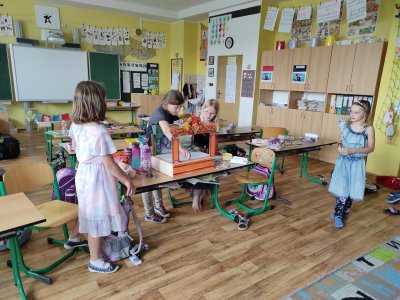Divadlo - připravila děvčata naší třídy, 6.5.