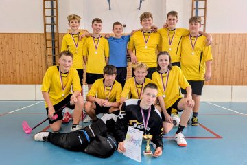 Chlapci z 8. a 9. ročníku přivezli z okresního kola florbalového turnaje škol stříbrné medaile!