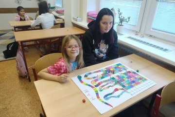 Když si prvňáci hrajou s deváťáky