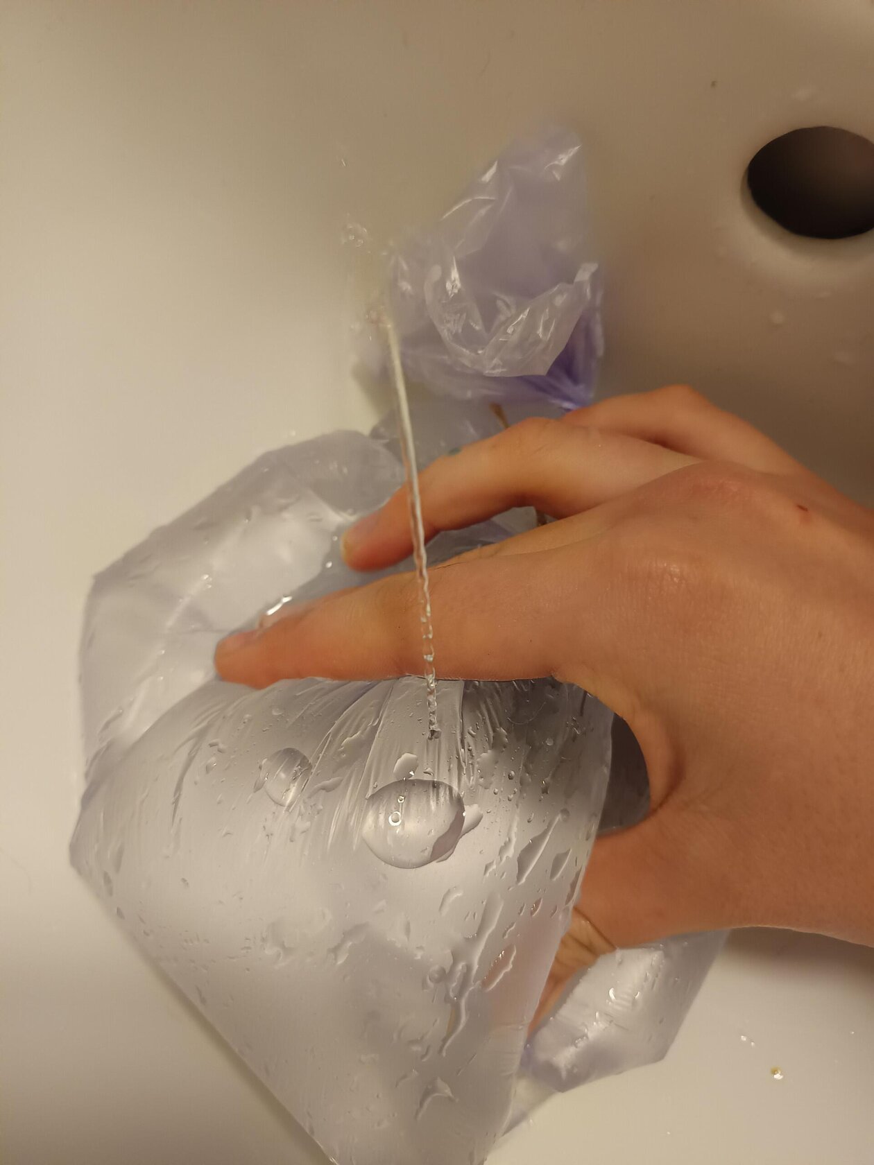 FYZIKA 7.ABC - Účinky gravitační síly Země na kapalinu