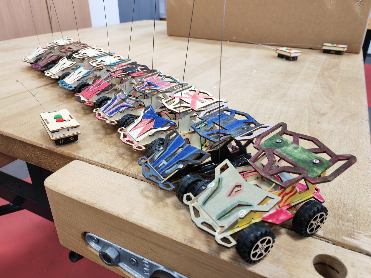 Malí inženýři v akci: Deváťáci sestrojili vlastní RC modely aut