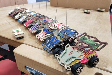 Malí inženýři v akci: Deváťáci sestrojili vlastní RC modely aut