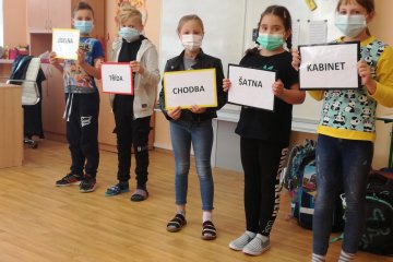 Etiketa ve škole