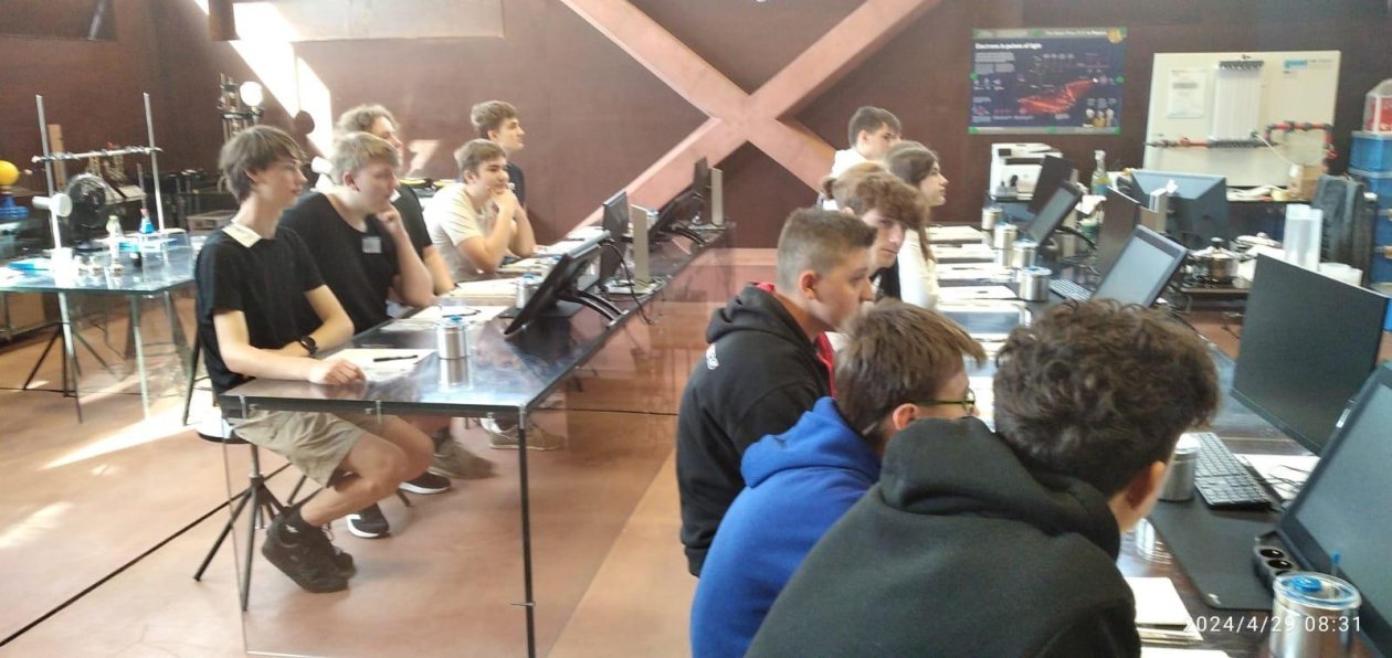 9.ABC - výběrová exkurze z fyziky + informatiky: Automatické mlýny Pardubice